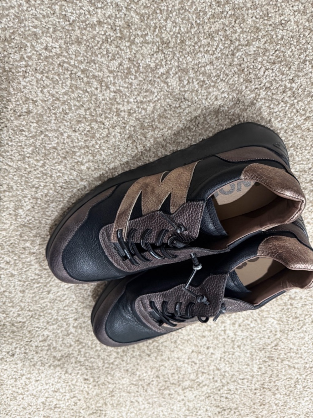 Wonders Women's Black and metallic bronze  Leather platform Casual Sneakers